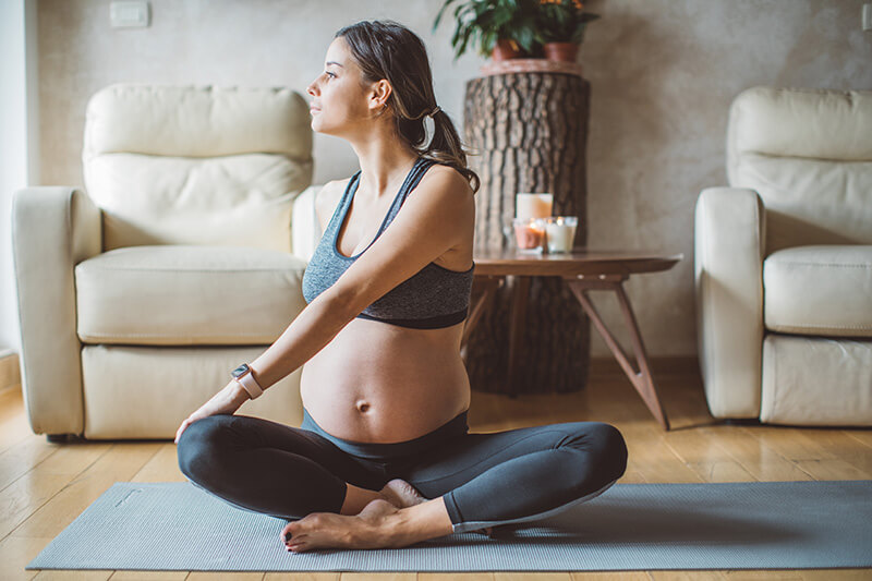 Yoga dexercice de femme enceinte